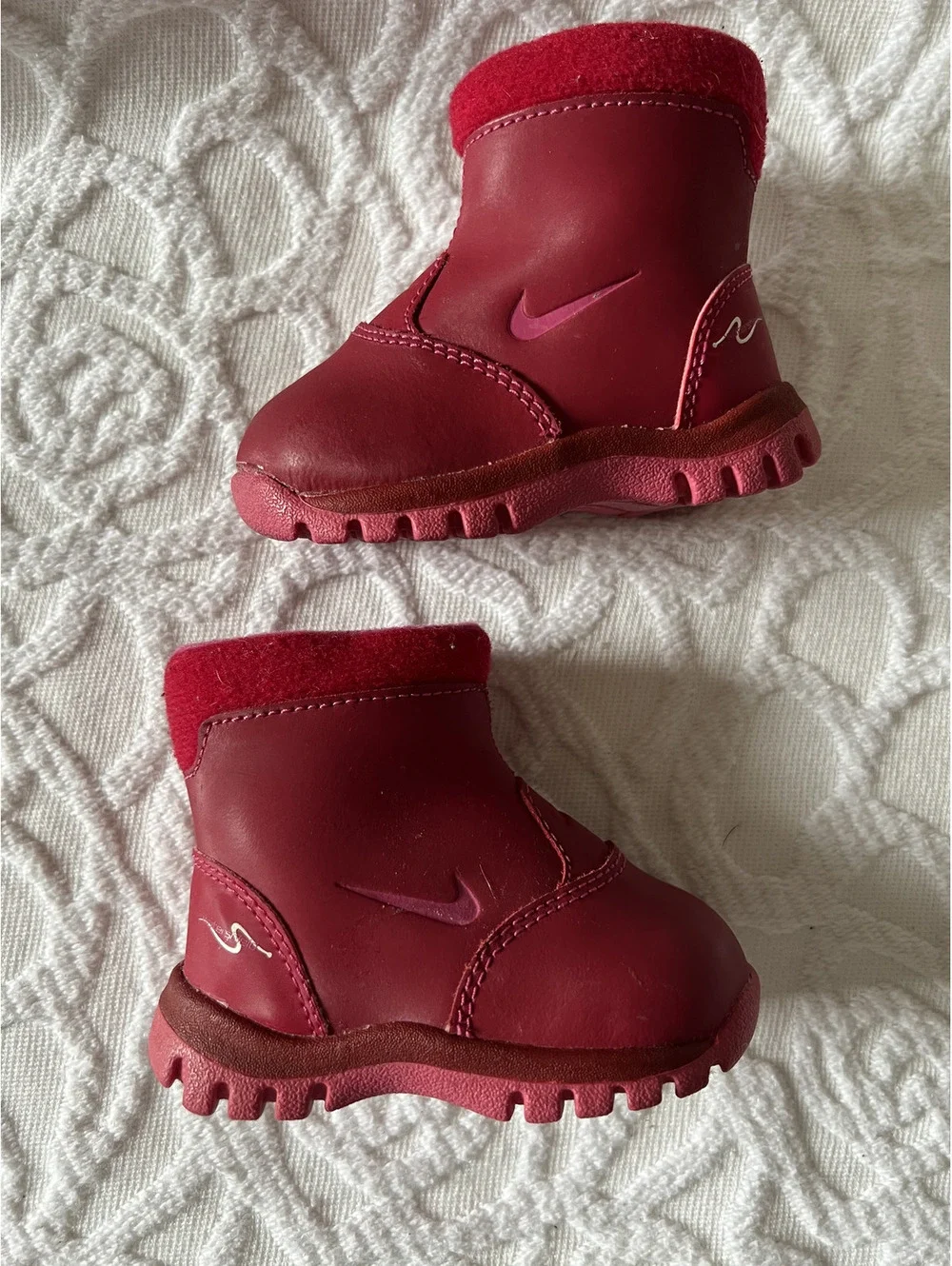 Vintage Y2K Nike Yucan Pink Insulated Winter Sneaker Boots